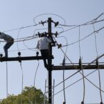 बिजली विभाग के मेंटेनेंस कार्य की प्रतिकात्मक तस्वीर।