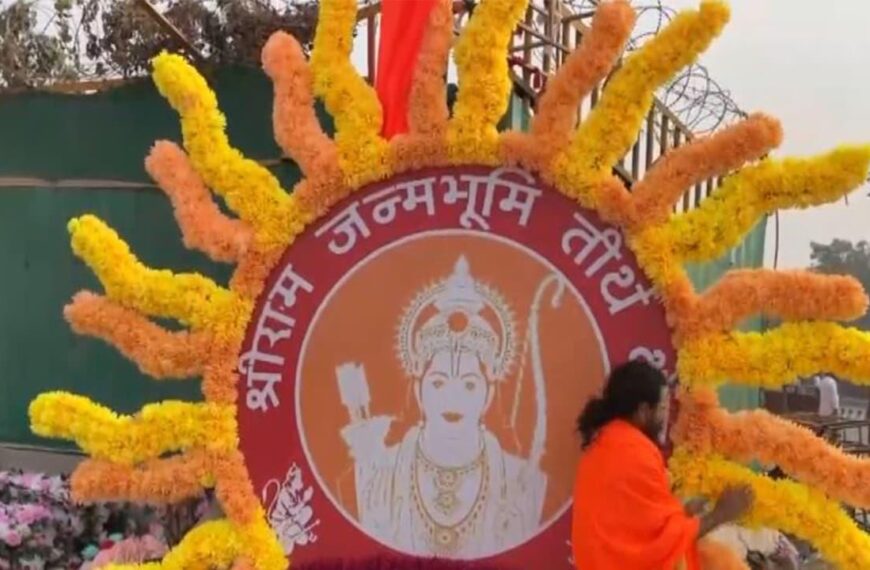 अयोध्या में भव्य ध्वजारोहण! रामलला की विशेष पोशाक तैयार, डिजाइनर बोले-इस युग में जन्म लेना सौभाग्य