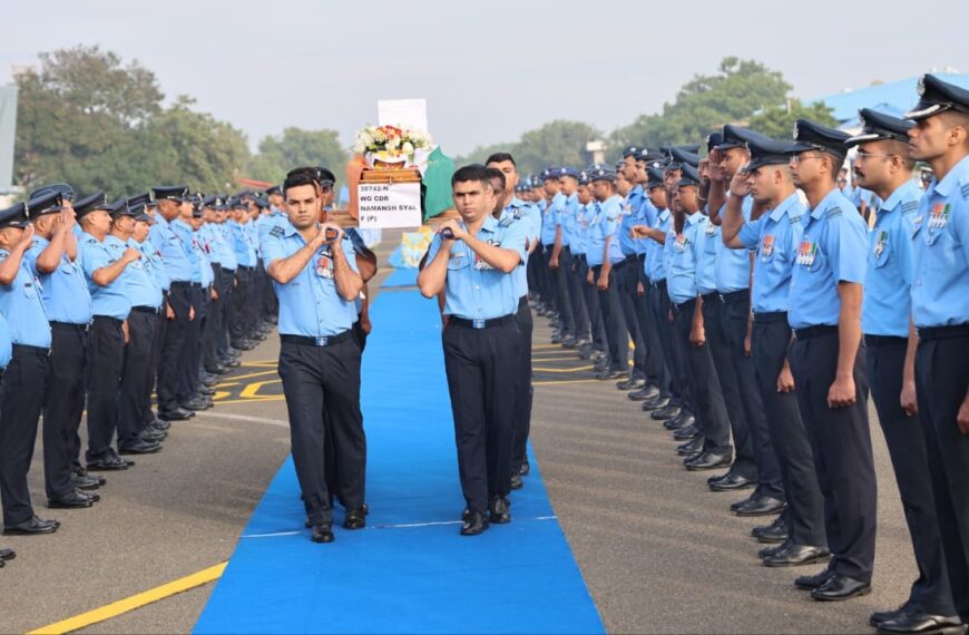 विंग कामंउर नमांश स्याल के अंतिम संस्कार की तस्वीर।